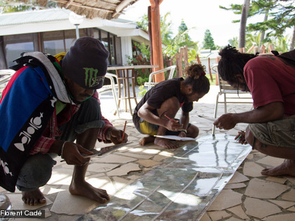 Les bénévoles sont formés aux méthodes d'identification des espèces témoins de l'état de santé du récif. 