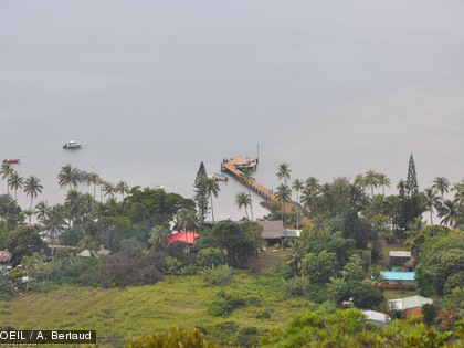 Vu aérienne du ponton par lequel tous sont arrivés pour ce long moment de partage.